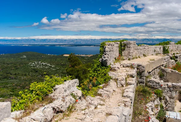 Hermosa vista del paisaje de la naturaleza desde la fortaleza de San Miguel — Foto de Stock
