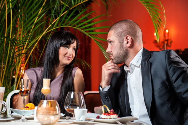 Nádherný pár v lásce v restauraci — Stock fotografie