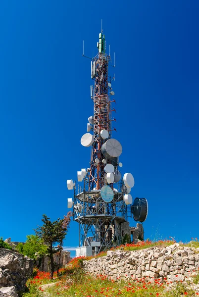 Torre de TV ubicada en la Fortaleza de San Miguel. Croacia — Foto de Stock
