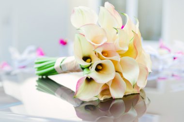 Beautiful calla lilies bouquet clipart