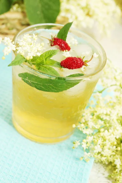 Drink from elder with strawberries — Stock Photo, Image