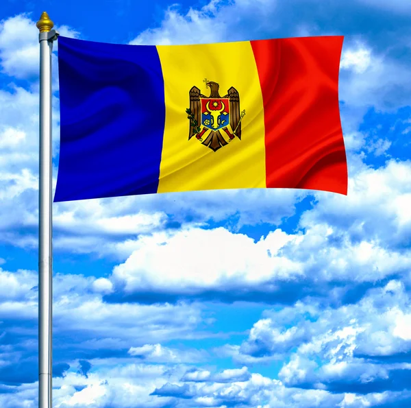 モルドバの旗を振りながら青い空を背景 — ストック写真