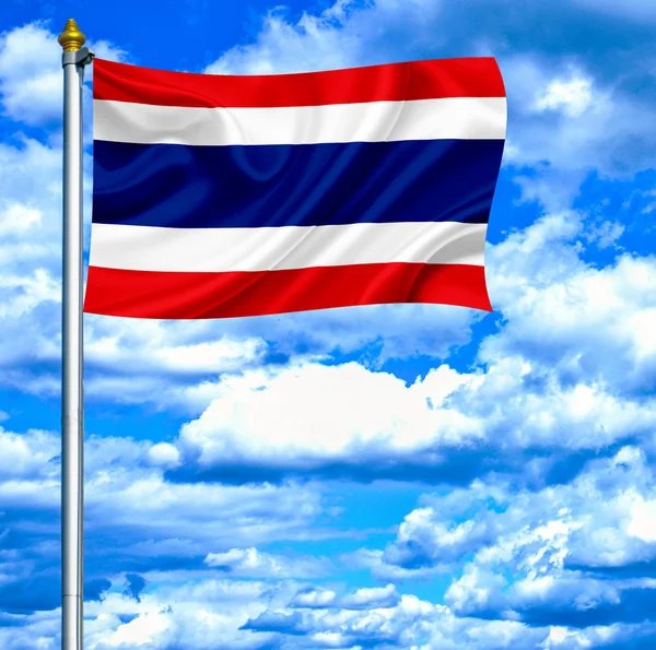 Mavi gökyüzü karşı bayrak sallayarak Tayland — Stok fotoğraf