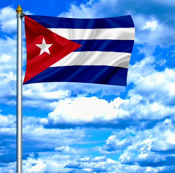Kuba mává vlajkou proti modré obloze — Stock fotografie