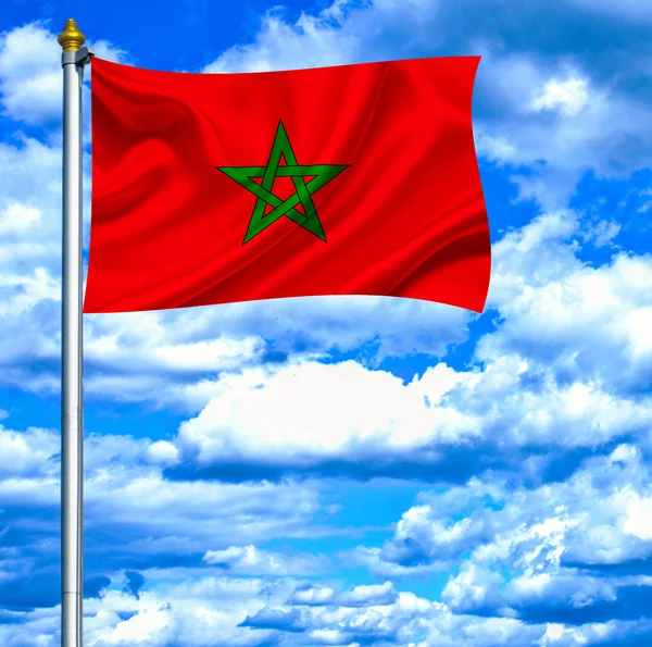 Maroc agitant le drapeau contre le ciel bleu — Photo