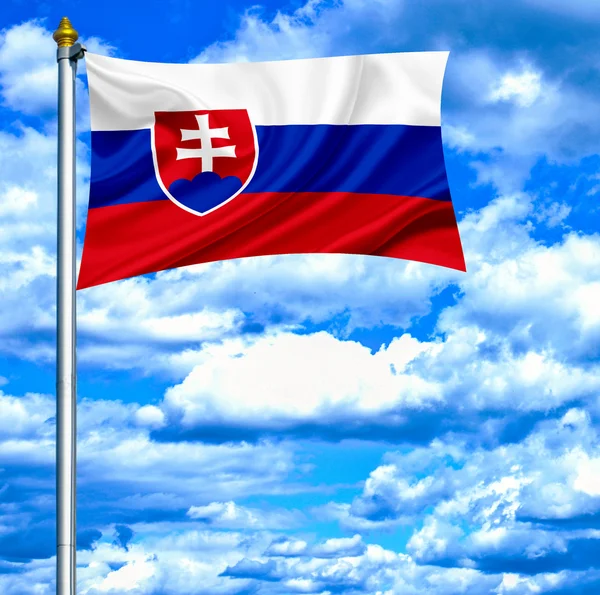 Integetett zászló kék ég ellen Szlovákiában — Stock Fotó