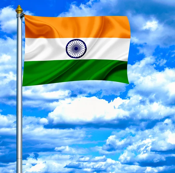 Індія, розмахуючи прапором проти синього неба — стокове фото