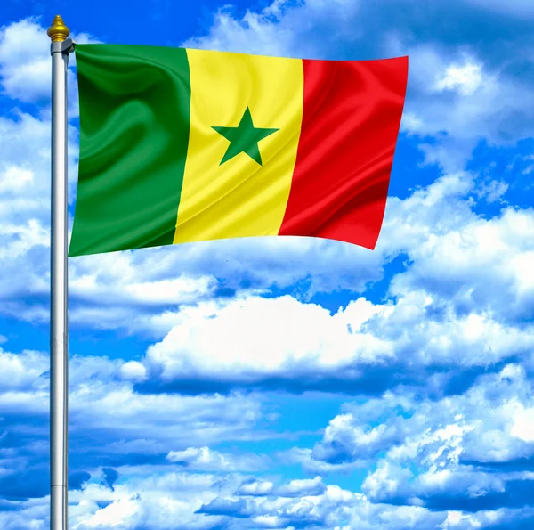 Senegal sventola bandiera contro il cielo blu — Foto Stock