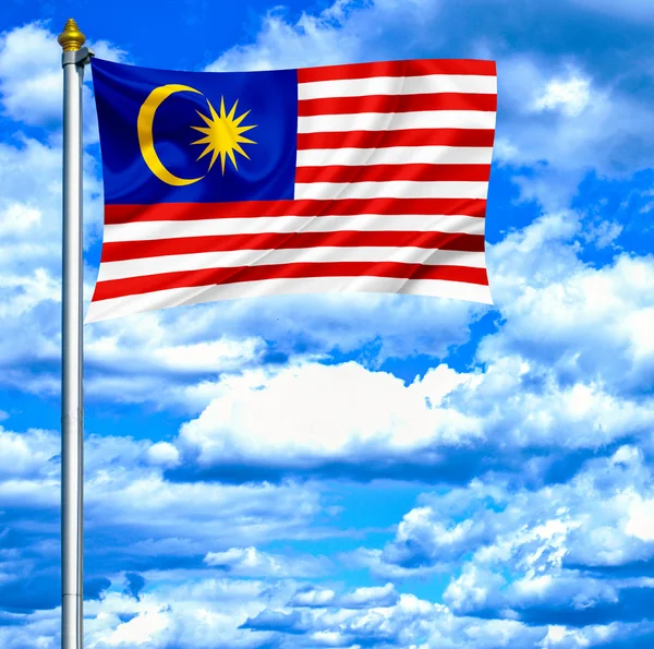 马来西亚国旗对蓝蓝的天空 — 图库照片