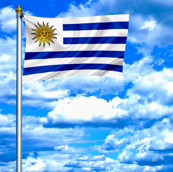 Uruguai agitando bandeira contra o céu azul — Fotografia de Stock