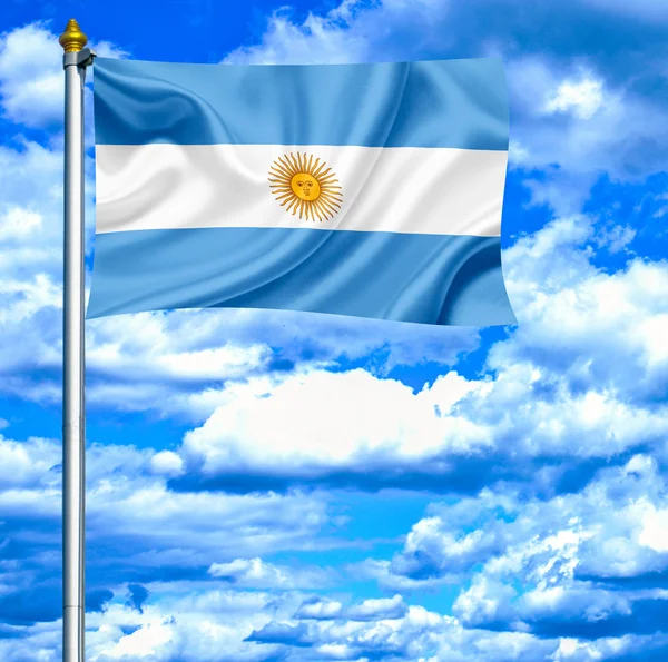 푸른 하늘에 대 한 깃발을 흔들며 아르헨티나 — 스톡 사진
