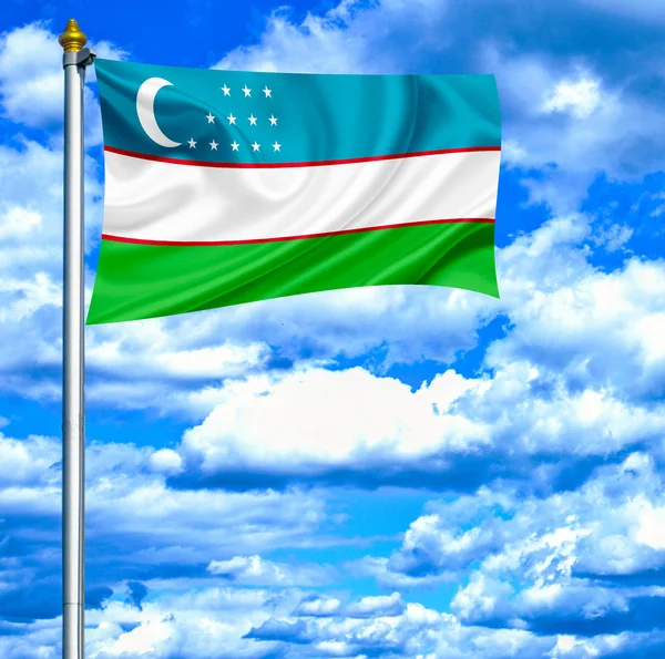 Oezbekistan zwaaien vlag tegen blauwe hemel — Stockfoto