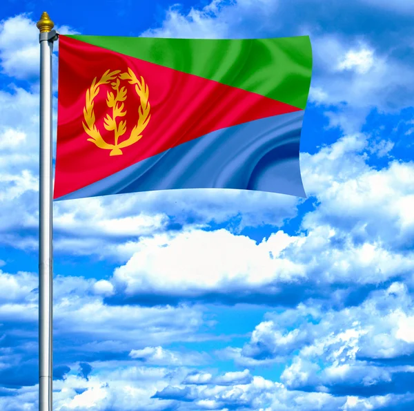 Érythrée agitant le drapeau contre le ciel bleu — Photo