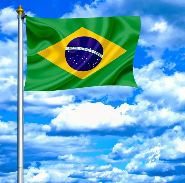 Brasil agitando bandeira contra o céu azul — Fotografia de Stock
