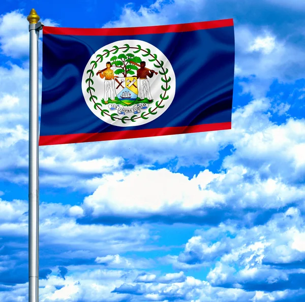 Belize zwaaien vlag tegen blauwe hemel — Stockfoto