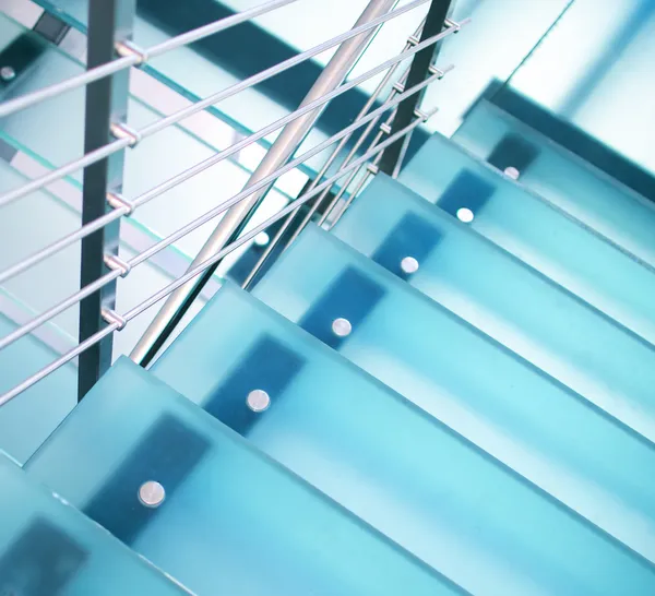 Escadaria de vidro moderno — Fotografia de Stock