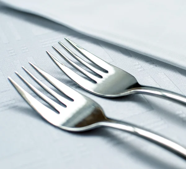 Forks definido na mesa de restaurante macro tiro — Fotografia de Stock