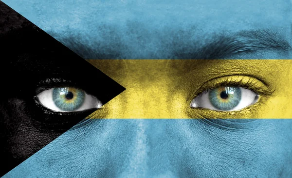 Menselijk gezicht beschilderd met vlag van Bahama 's — Stockfoto