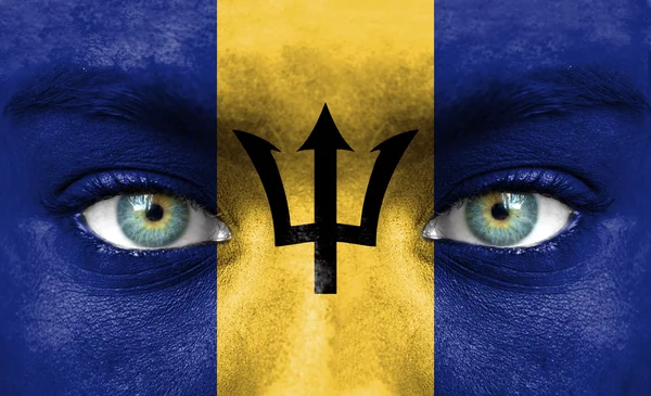 Ludzka twarz malowane z flaga Barbadosu — Zdjęcie stockowe