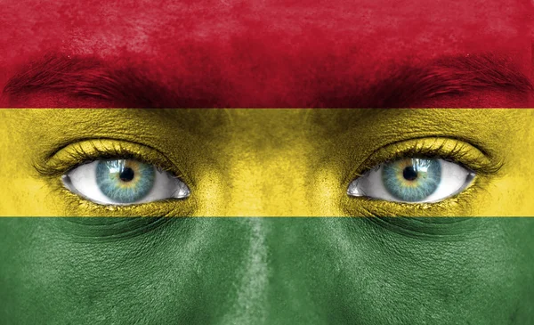 Menselijk gezicht beschilderd met vlag van bolivia — Stockfoto
