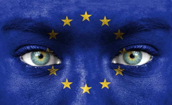 Menselijk gezicht beschilderd met vlag van de Europese Unie — Stockfoto