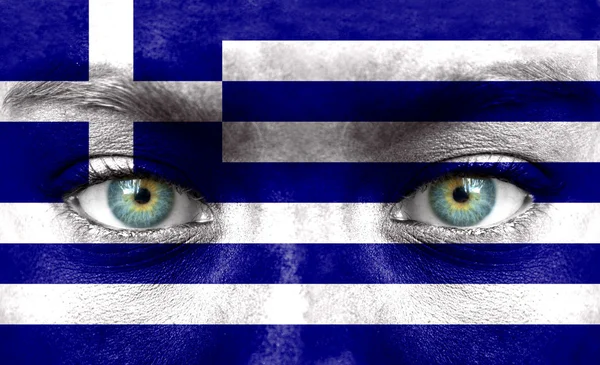 Menselijk gezicht beschilderd met vlag van Griekenland — Stockfoto