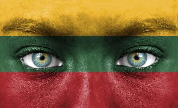Volto umano dipinto con bandiera della Lituania — Foto Stock