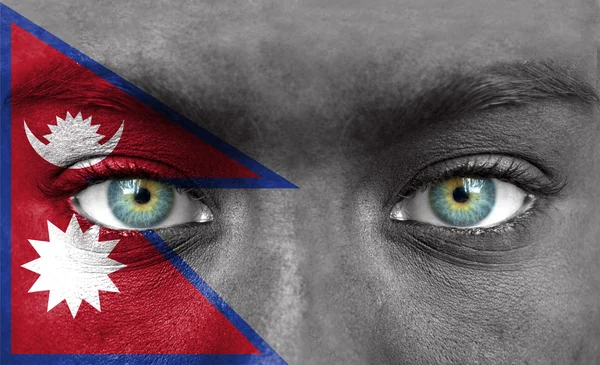 Людське обличчя пофарбовані прапор Непалу — стокове фото
