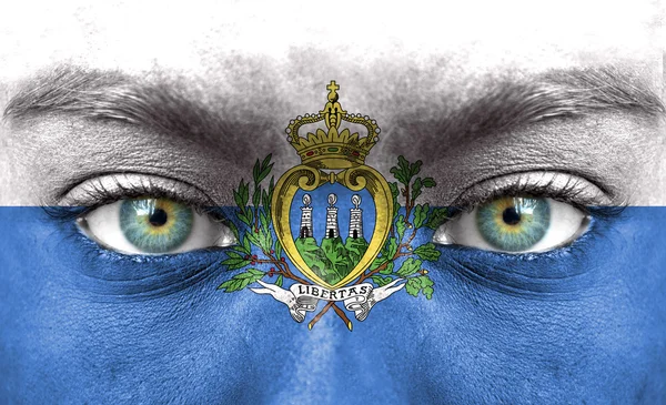 Cara humana pintada con bandera de San Marino — Foto de Stock
