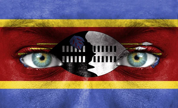 Человеческое лицо, нарисованное флагом Свазиленда — стоковое фото