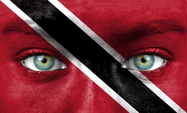 Visage humain peint avec drapeau de Trinité-et-Tobago — Photo