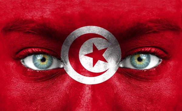 Tunisian lipulla maalatut ihmiskasvot — kuvapankkivalokuva