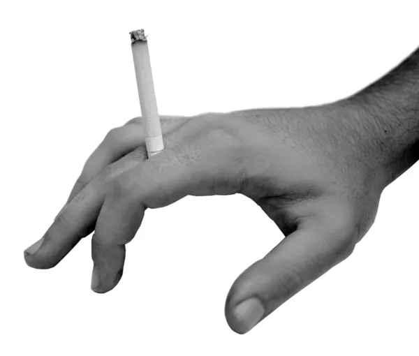 Mão humana segurando cigarro em preto e branco — Fotografia de Stock