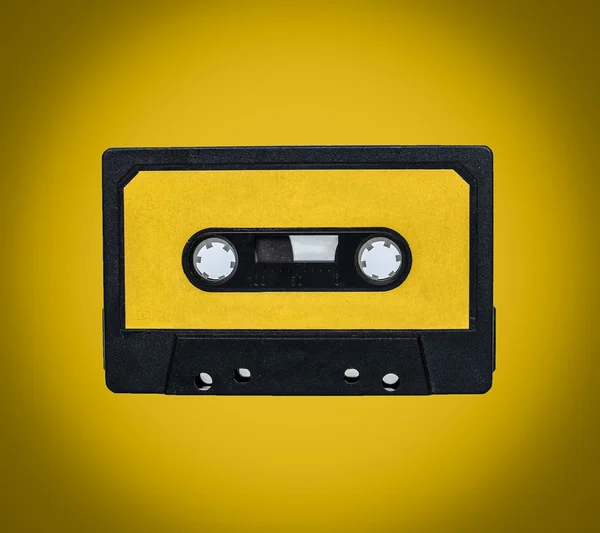 Cassete retro no fundo amarelo — Fotografia de Stock