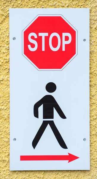 Пешеходный знак — стоковое фото