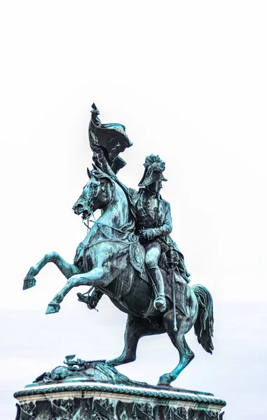Satue rakouského arcivévody Karla na heldenplatz v vienn — Stock fotografie