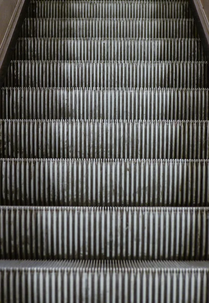 Abstrakcyjna widok na schody ruchome Schody — Zdjęcie stockowe