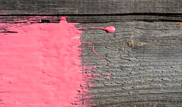 Roze verf op oude houten achtergrond — Stockfoto