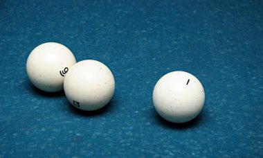 tatlı beyaz bilardo topu