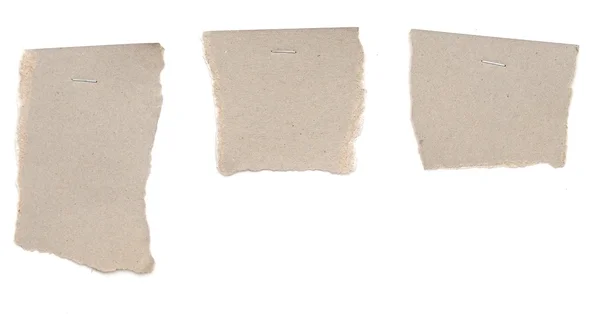 Colección de varios papeles de nota con alfileres de empuje sobre fondo blanco — Foto de Stock