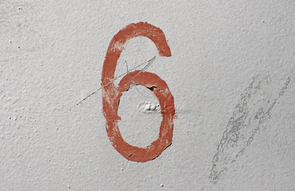 6 - viejo número escrito a mano marrón sobre fondo de plata grunge — Foto de Stock