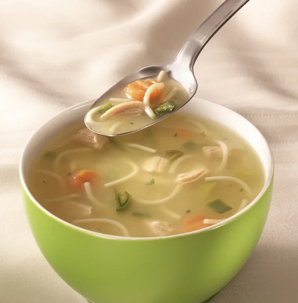 Чаша чикен-супа — стоковое фото