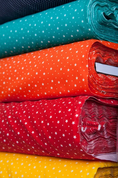 Têxteis coloridos com padrão de estrela — Fotografia de Stock