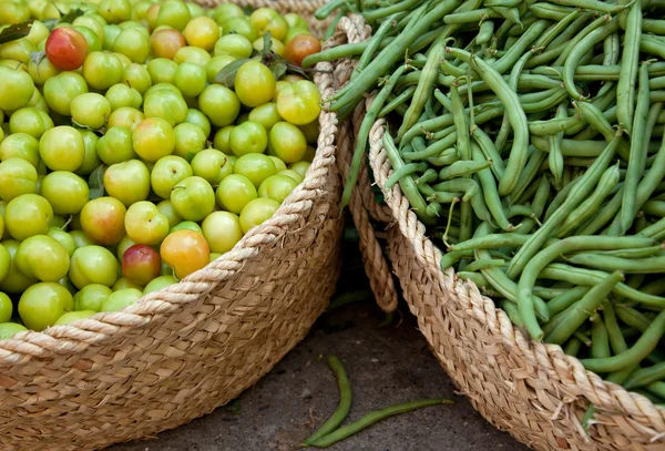 Fresh Green String Beans and Sour Drupe — Stock Photo, Image