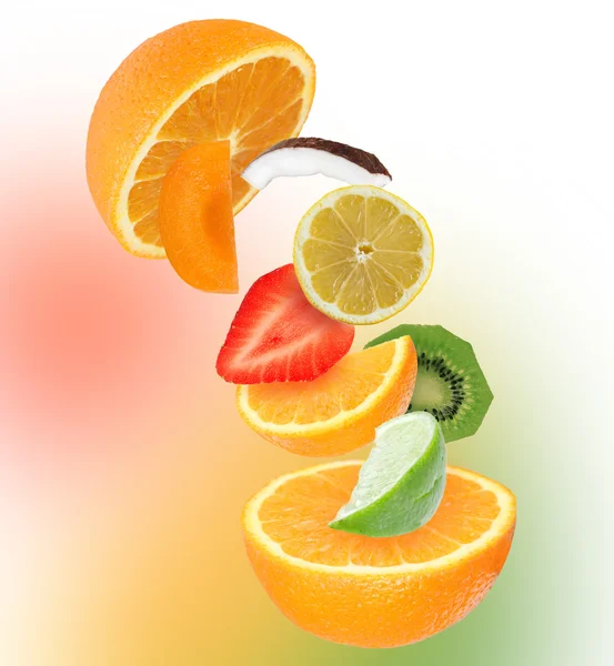 Fruta mixta en rodajas en movimiento . —  Fotos de Stock
