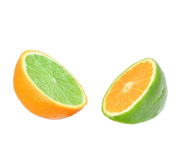 Calce in arancio e arancio in calce. Frutta mista . — Foto Stock