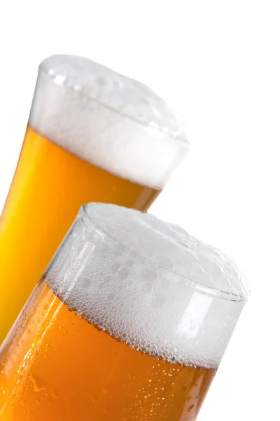 Copo de cerveja close-up com espuma — Fotografia de Stock