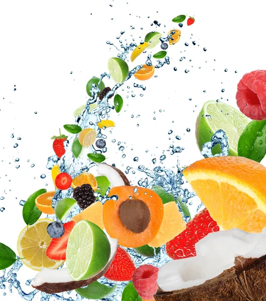 Свіжі фрукти в бризках води — стокове фото