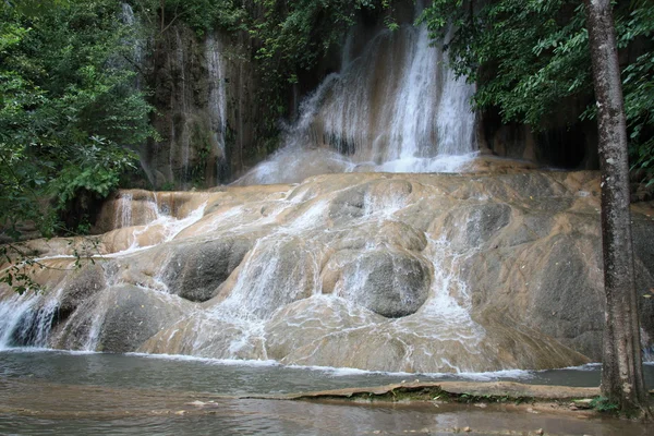 熱帯の滝 — ストック写真