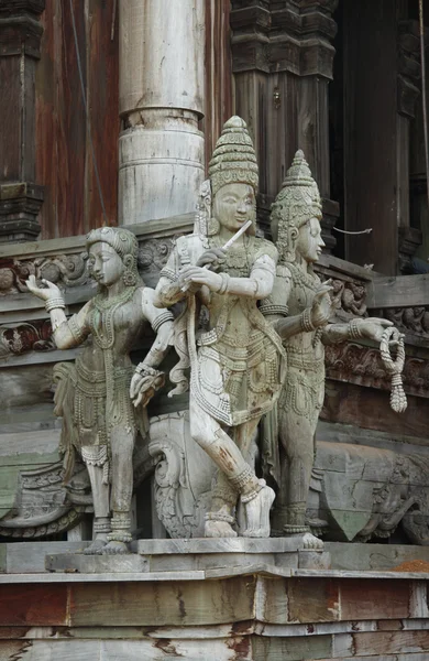 Sculptures dans un temple de Thaïlande — Photo